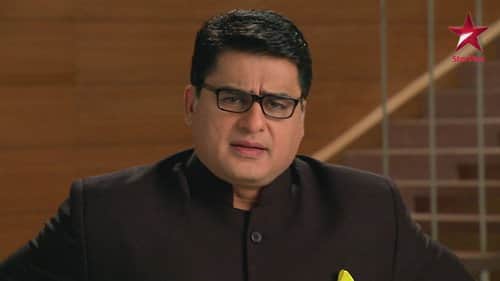 Sakshi Sees Payal's Photographs
