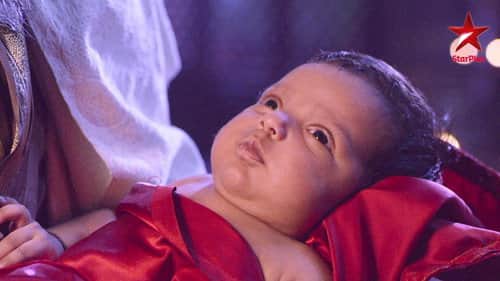 Baby Sita Lifts Shiv Dhanush!