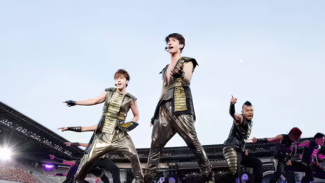 TOHOSHINKI LIVE TOUR 2013 ~TIME~ backdrop