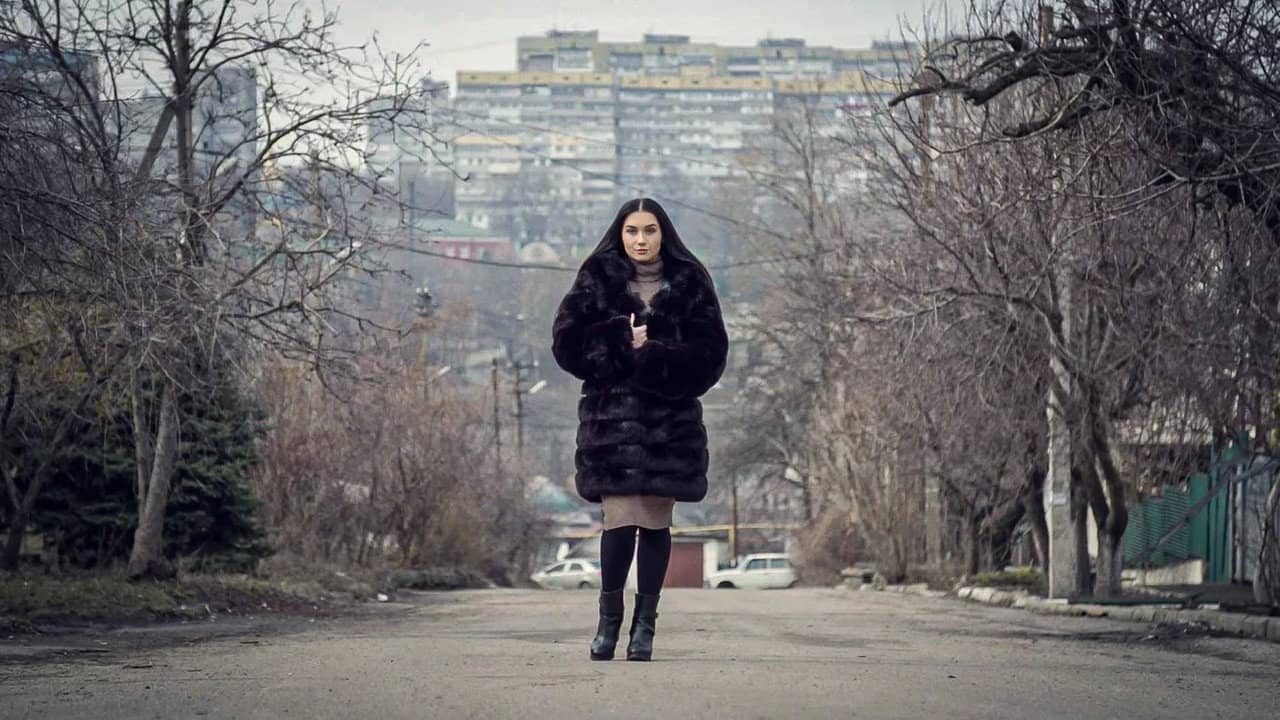 Irina - en diva vender hjem til Ukraine backdrop