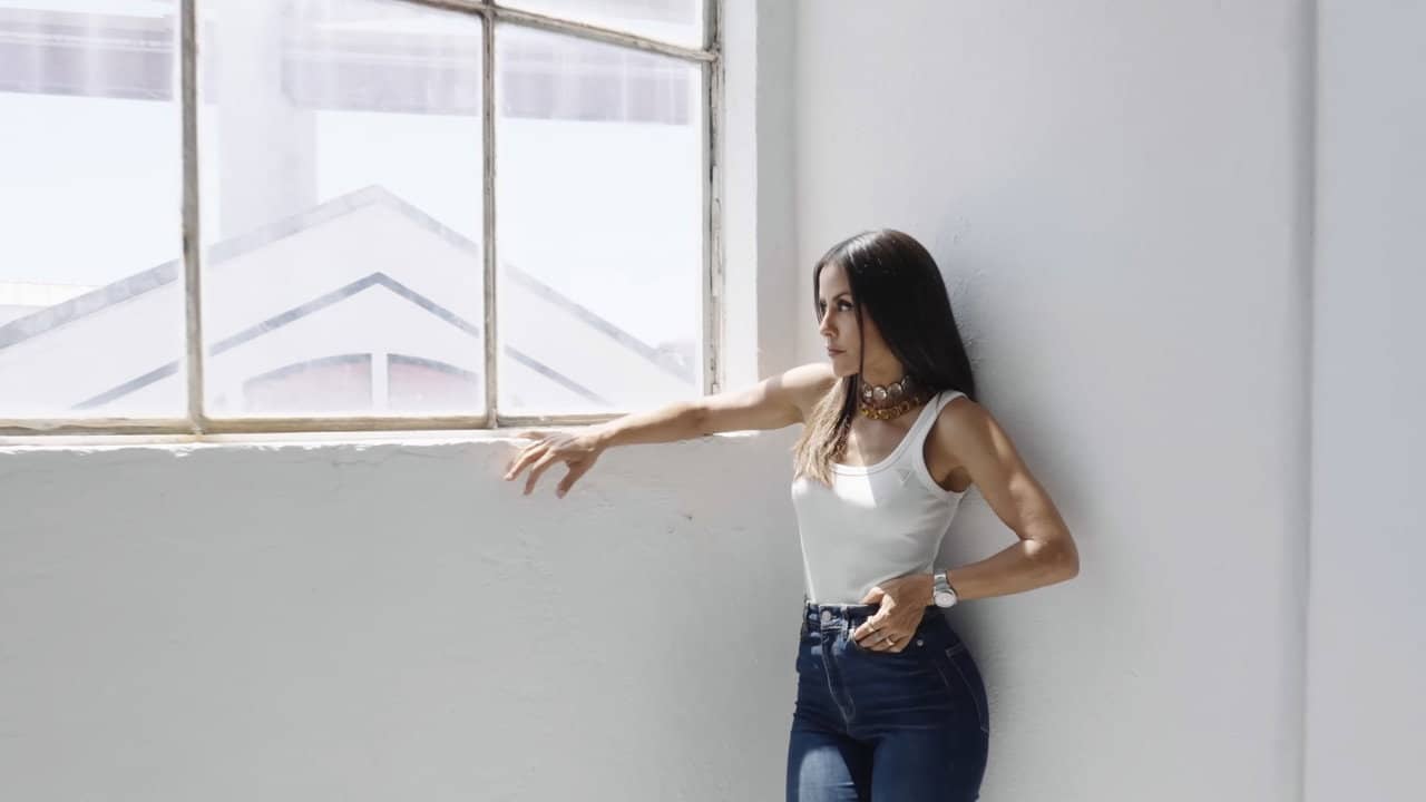 Carol Patrocínio backdrop