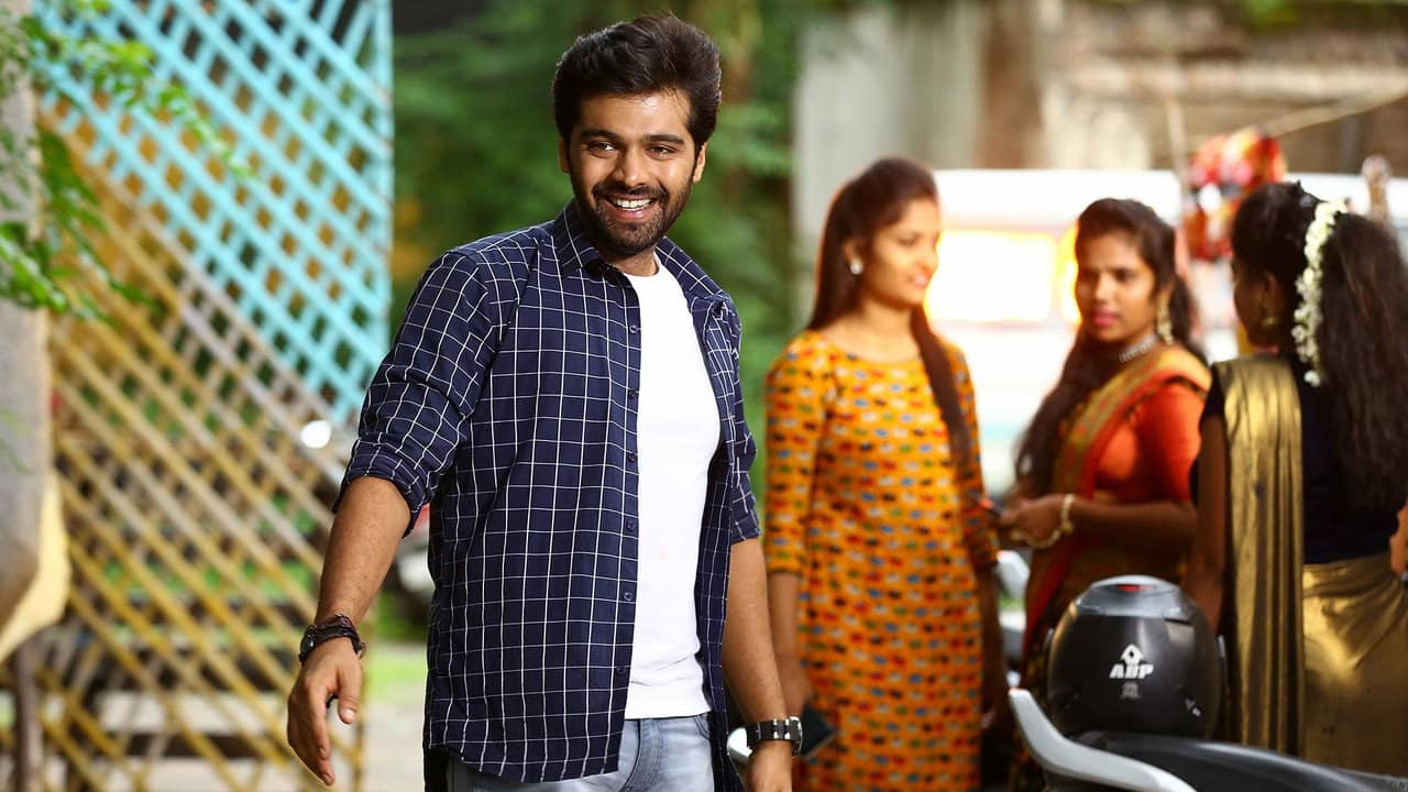 Katha Kanchiki Manam Intiki backdrop