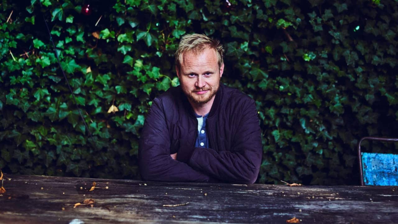 Jonatan Spang: A Kick in the Onion Soup backdrop