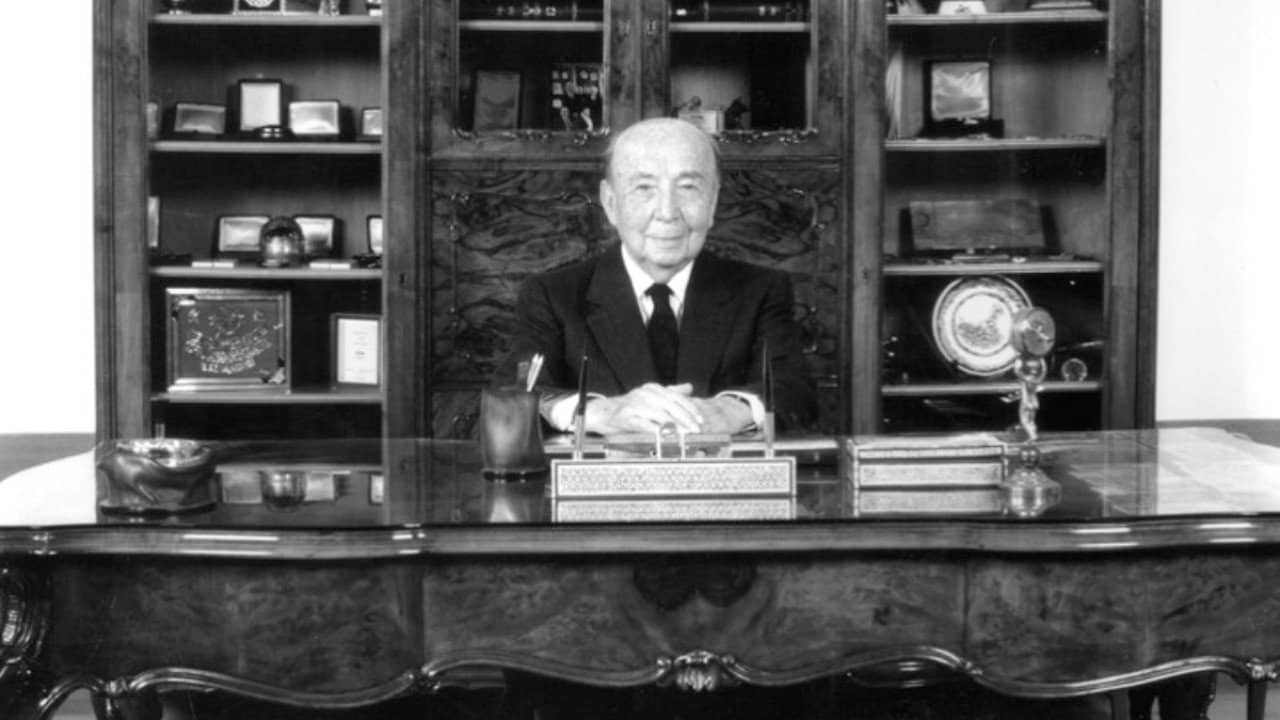 Vehbi Koç backdrop