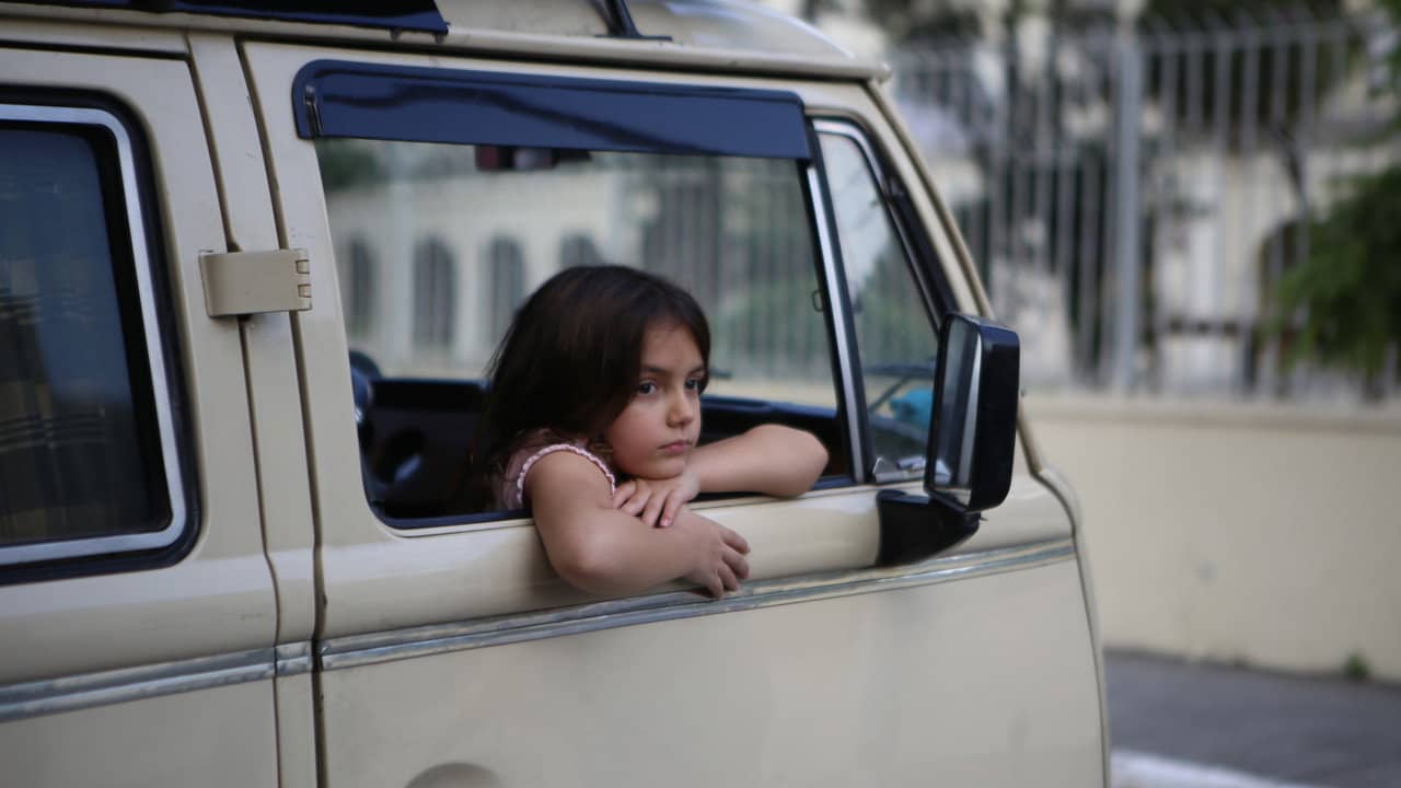 Eu, a Kombi e a Garotinha que Encontrei no Meio do Caminho backdrop
