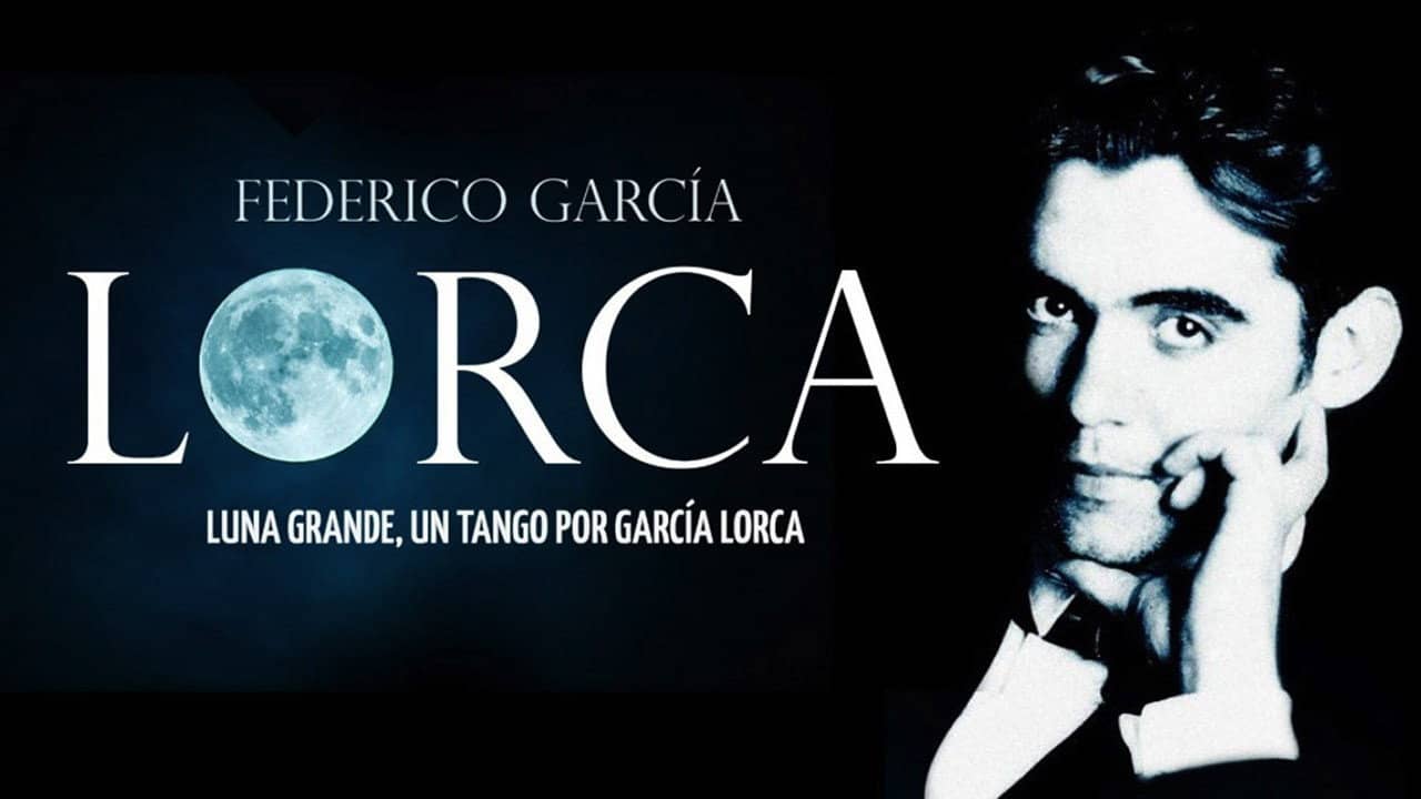 Luna grande backdrop