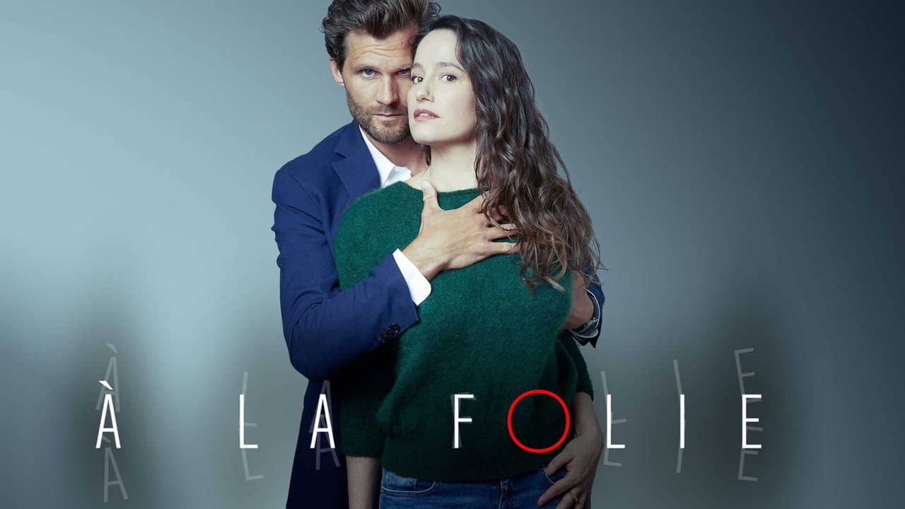 À la folie backdrop