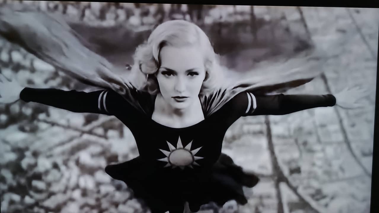 She Came from the Stars backdrop