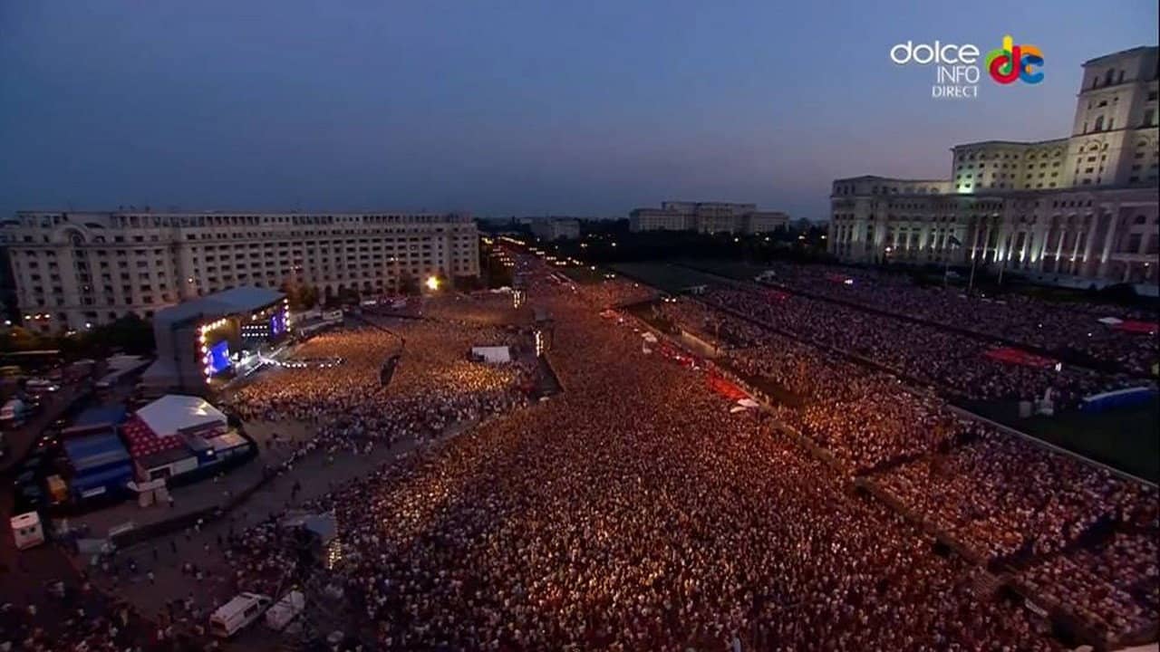 Robbie Williams live at Bucarest backdrop