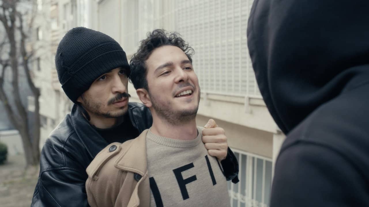 Umrumda Değil backdrop