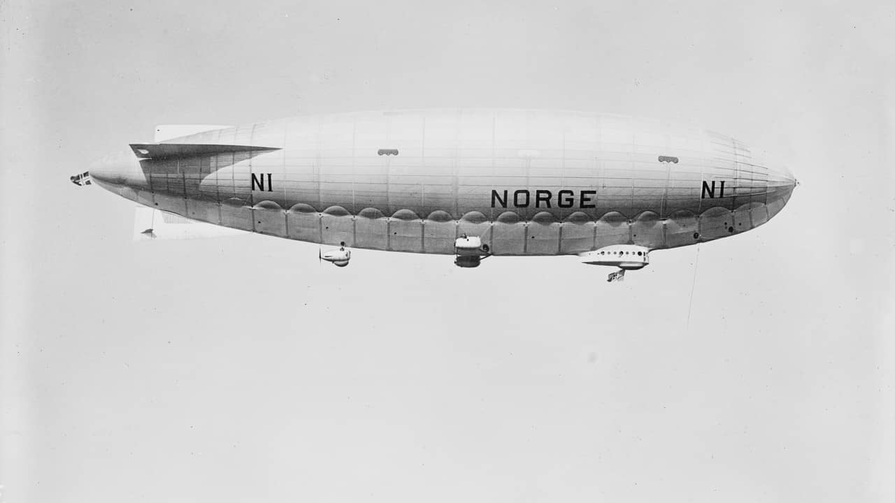 Luftskipet «Norge»s flukt over Polhavet backdrop