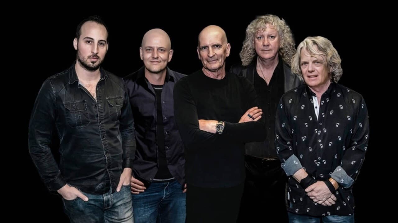 Saga: Worlds Apart Revisited backdrop
