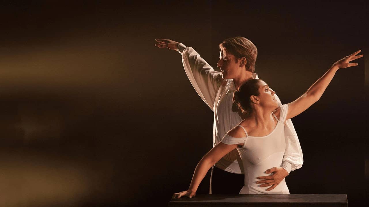 Danse ta vie backdrop