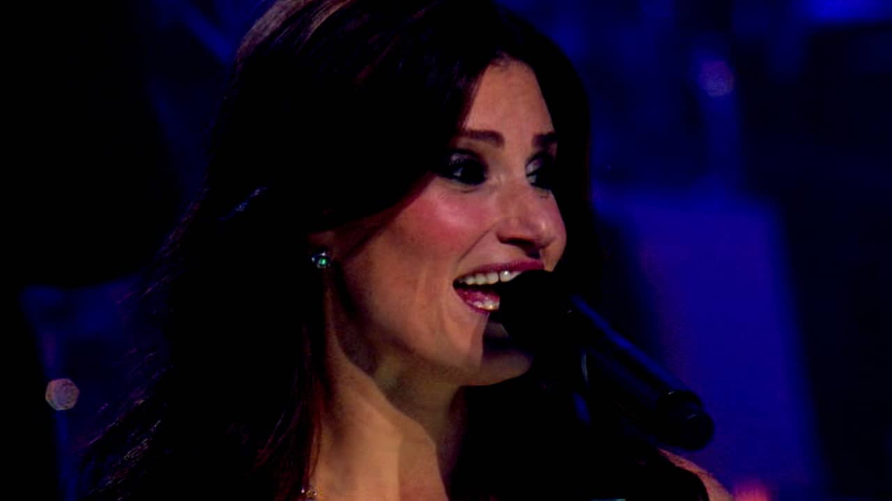 Idina Menzel Live: Barefoot at the Symphony backdrop
