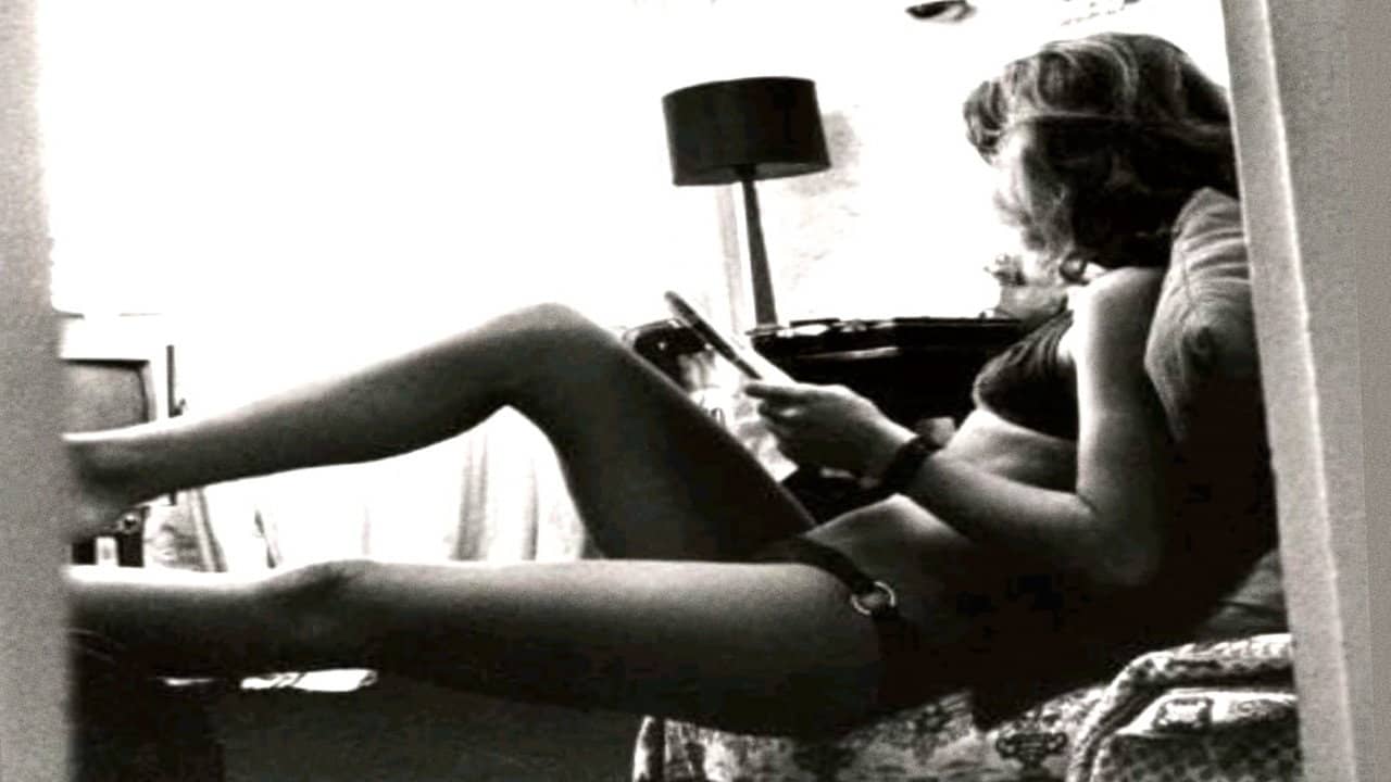 Lucia McCartney, Call Girl backdrop