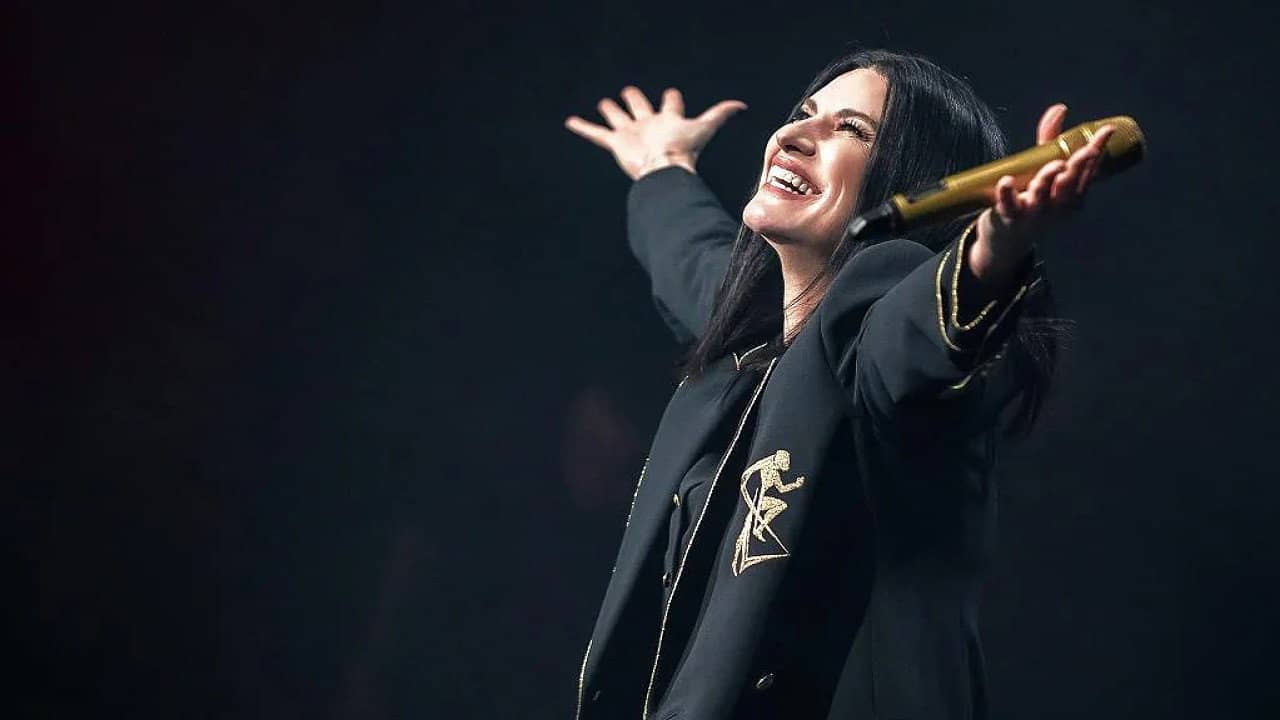 Laura Pausini - Laura 30 backdrop