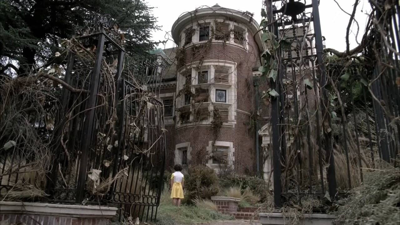Behind the Fright: The Making of American Horror Story backdrop
