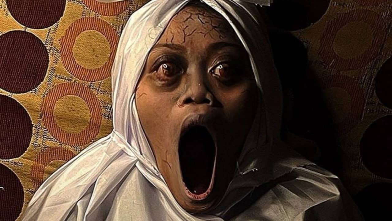 Kamar Untuk Ibu backdrop