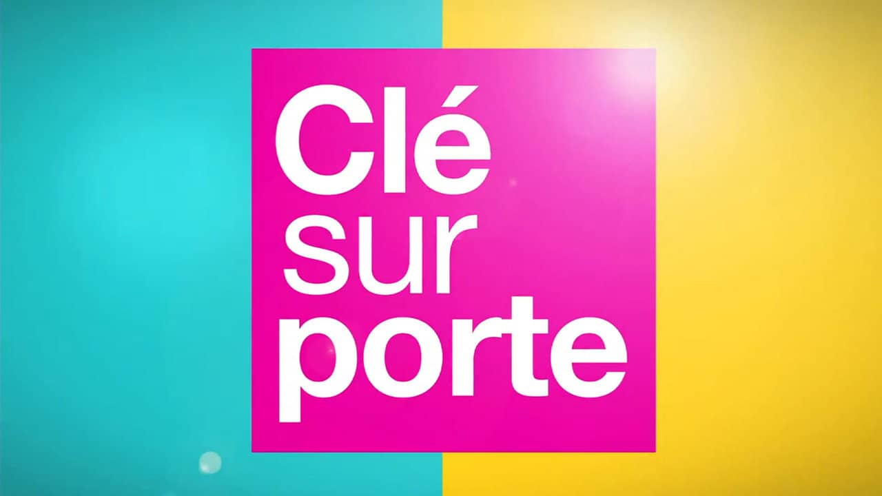 Clé sur porte backdrop