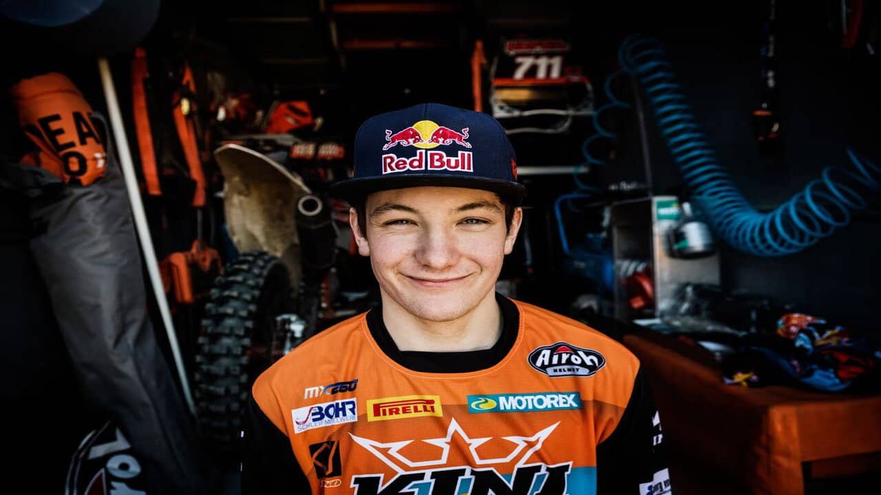 MX World backdrop