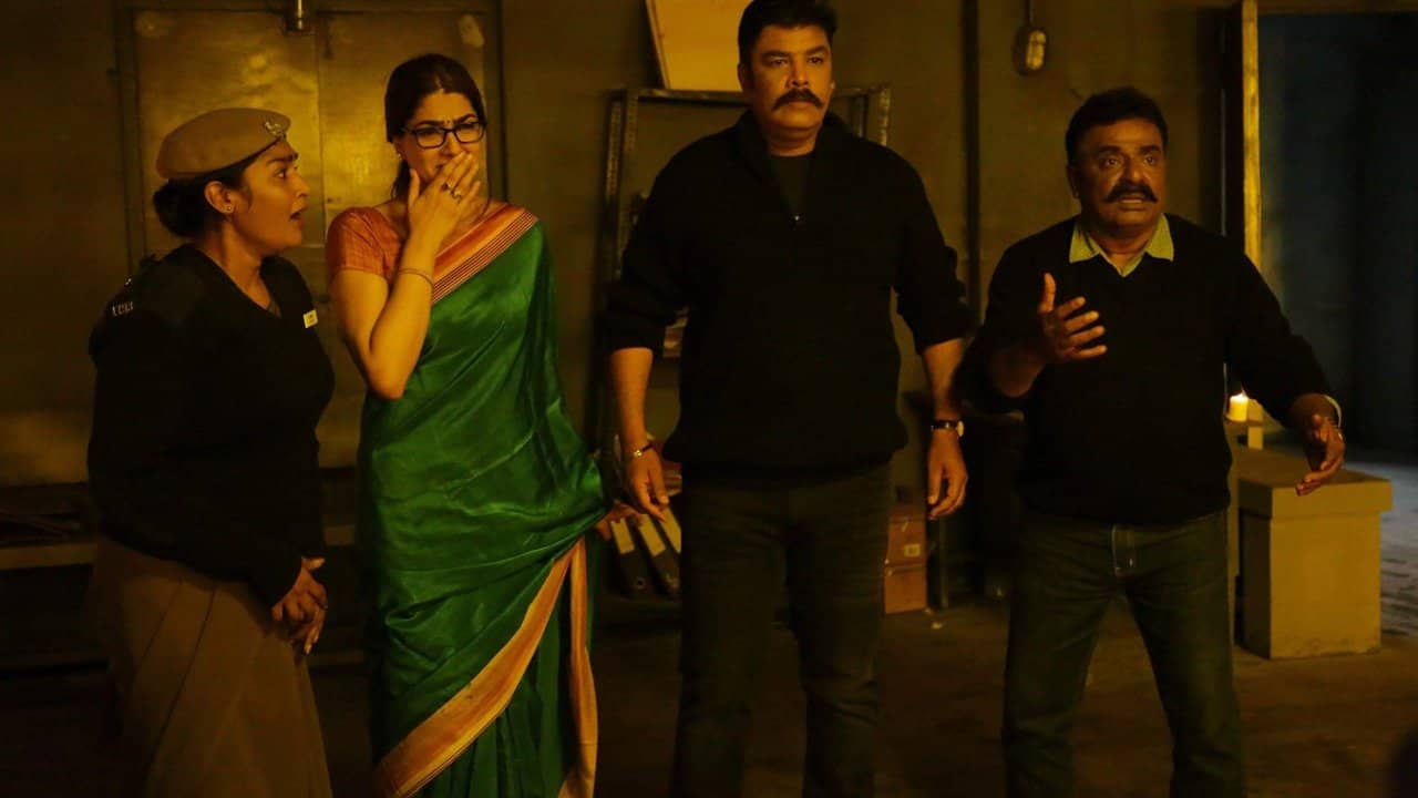 Iruttu backdrop