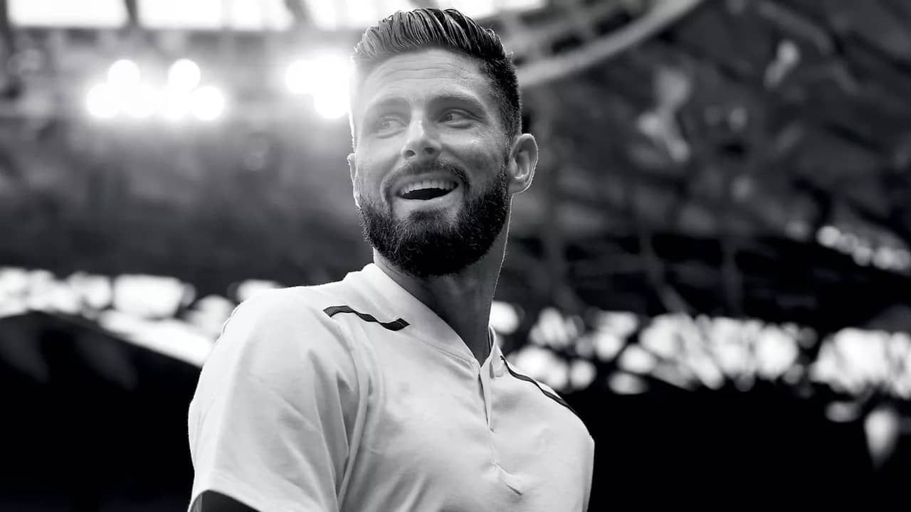 Giroud backdrop