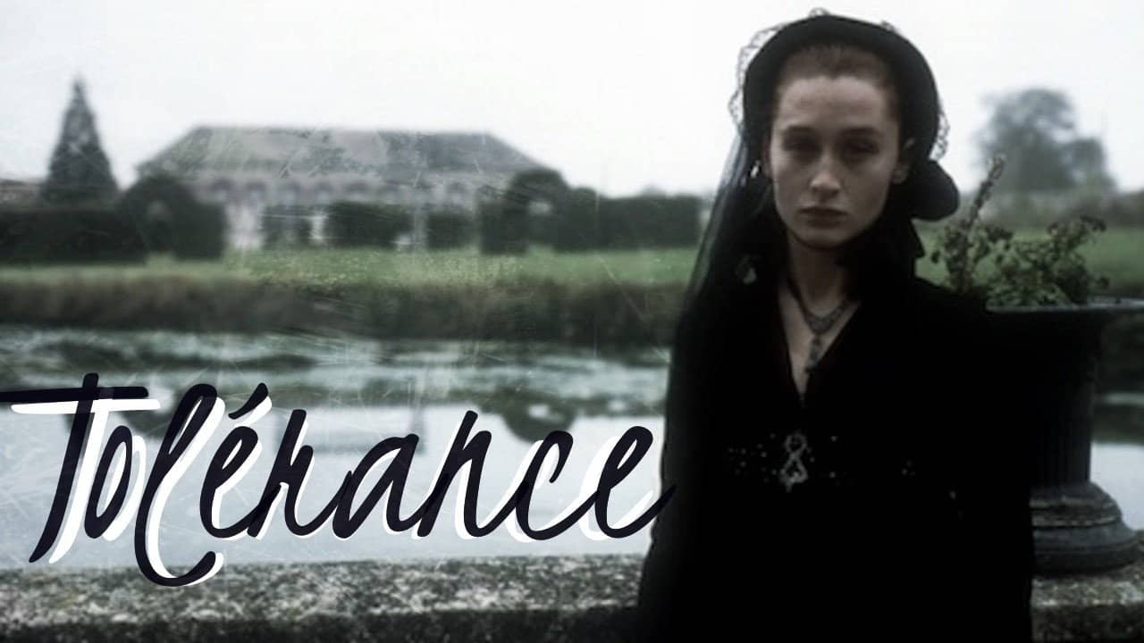 Tolérance backdrop