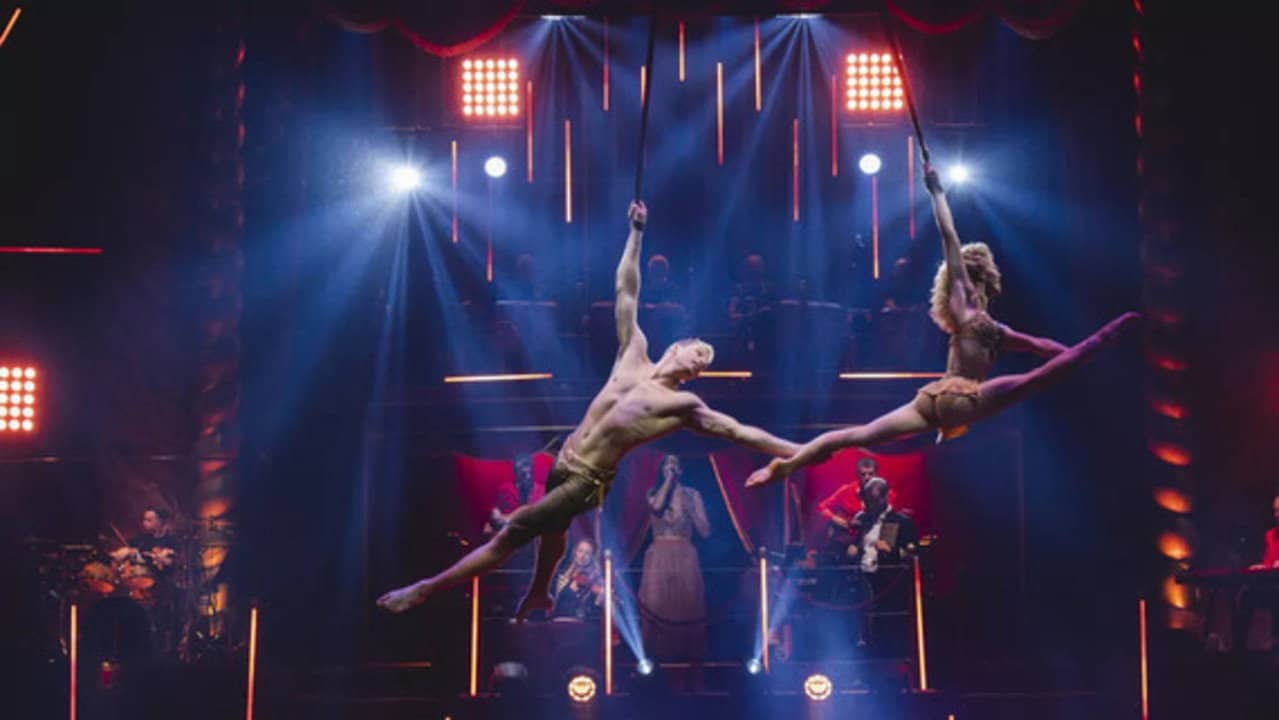 Délire au Cirque d'Hiver Bouglione de Paris backdrop