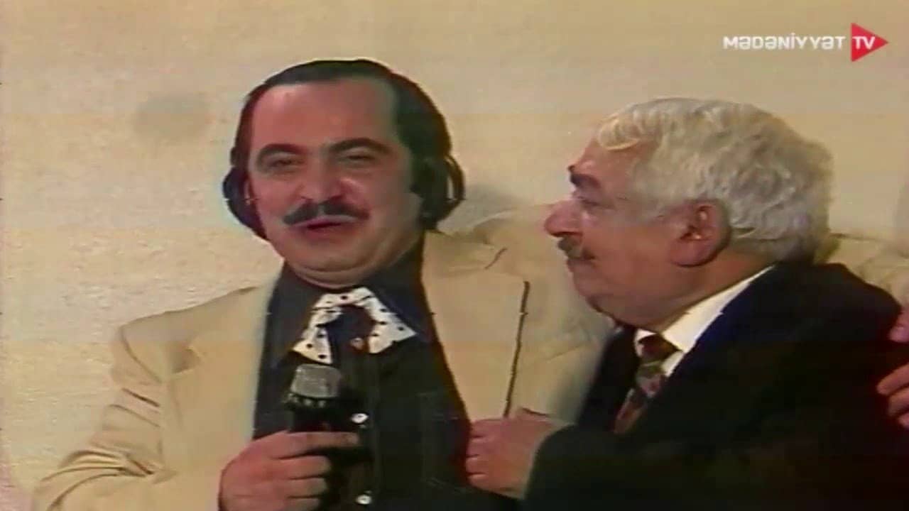 Evləri köndələn yar backdrop