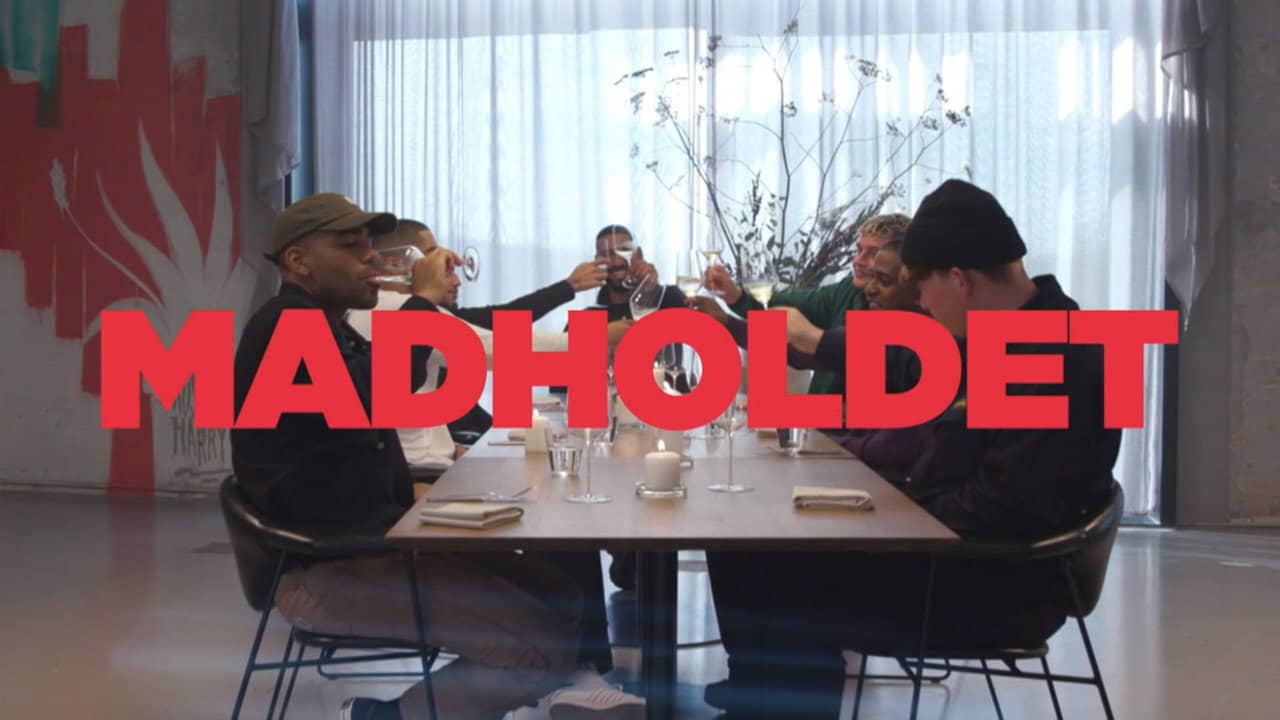 Madholdet backdrop