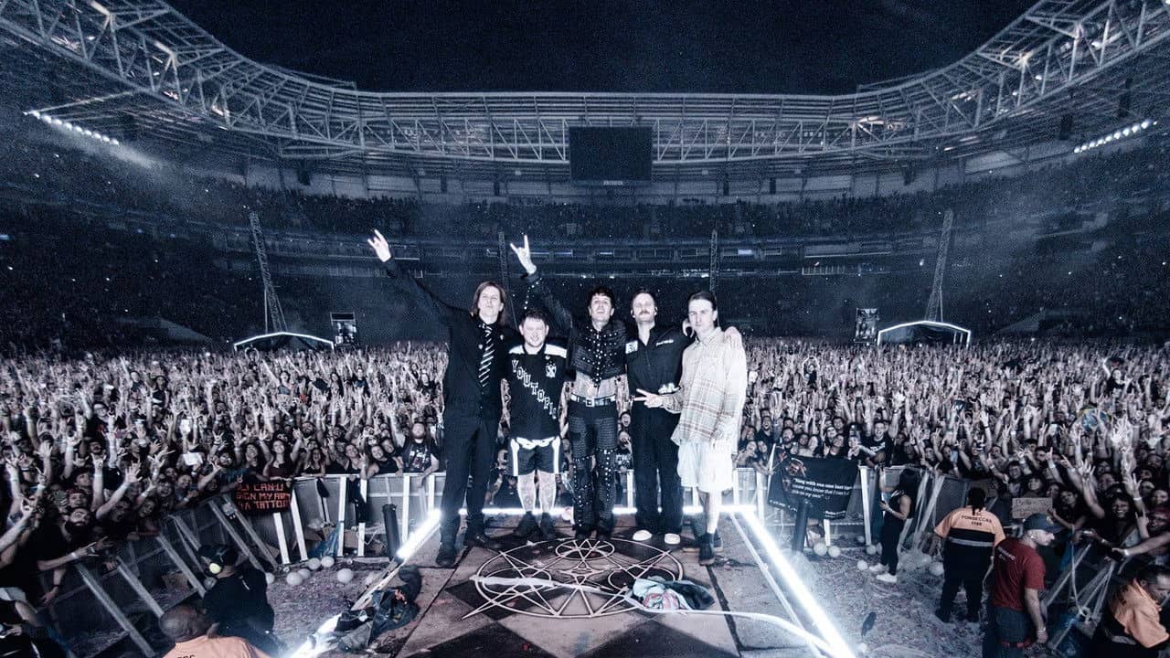 Bring Me the Horizon: L.I.V.E. in São Paulo backdrop
