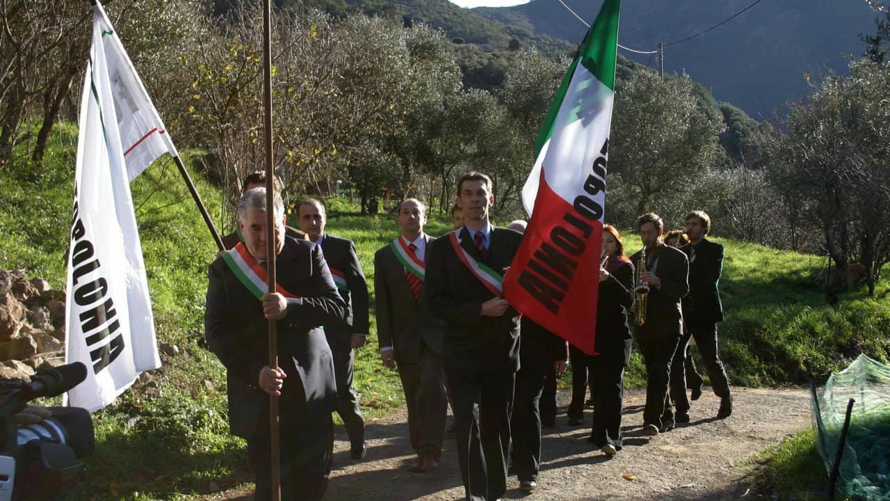 Bye Bye Berlusconi! backdrop