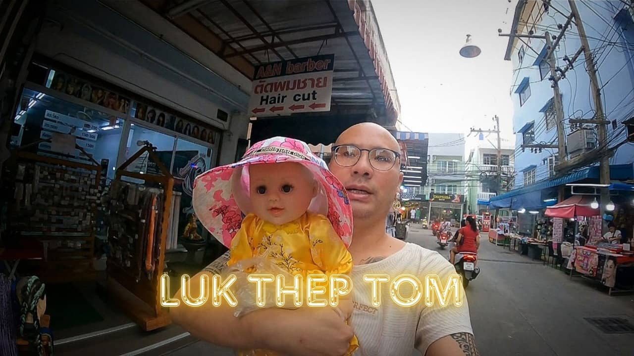 Luk Thep Tom backdrop