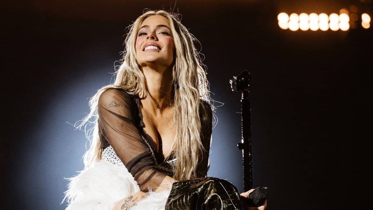 TINI en vivo: FUTTTURA backdrop
