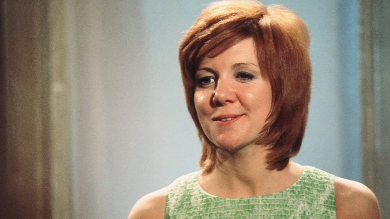Cilla backdrop