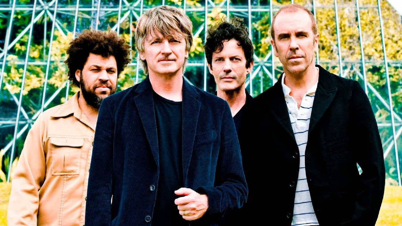 Crowded House: Intriguer Bonus DVD backdrop