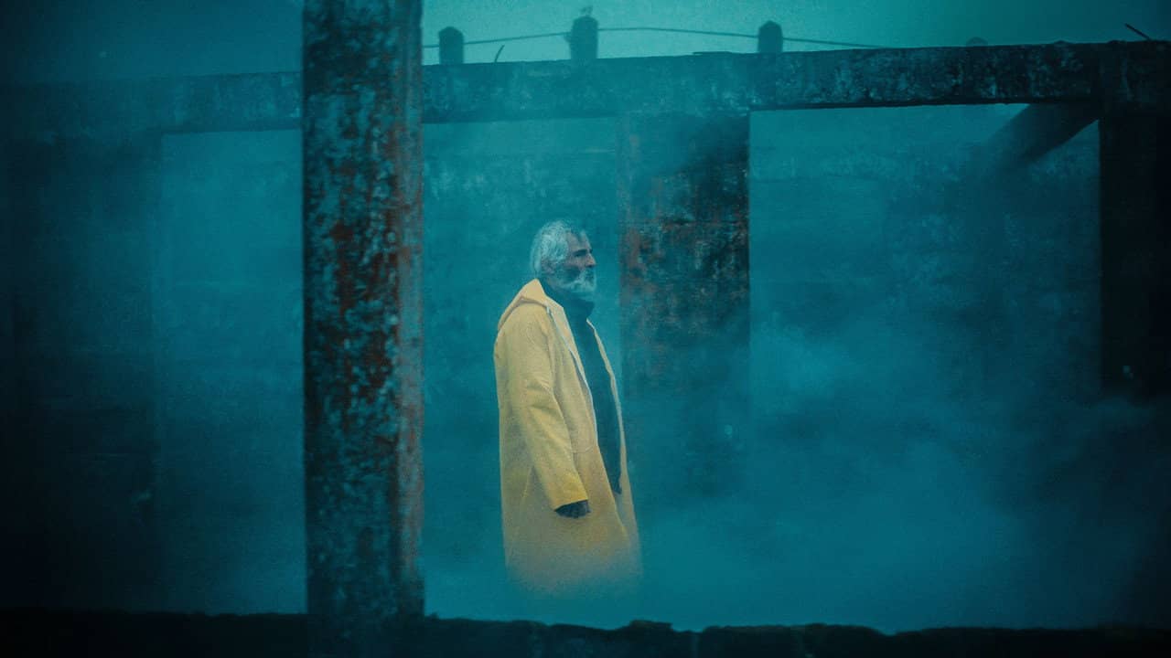 Domingo and the Mist backdrop