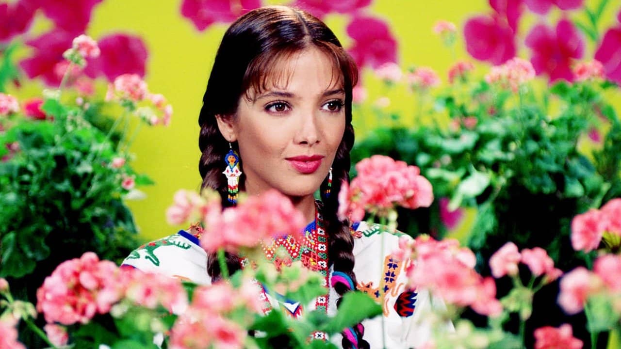 María Isabel backdrop