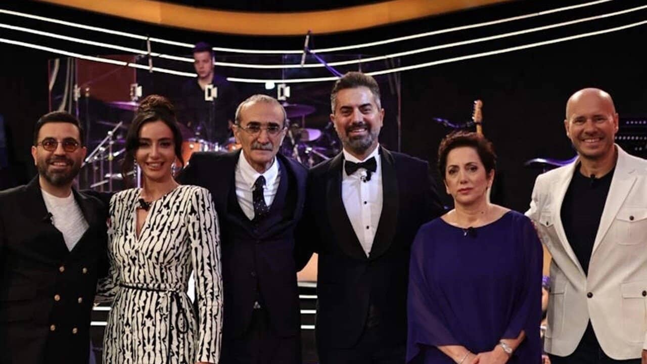 Sen Türkülerini Söyle backdrop