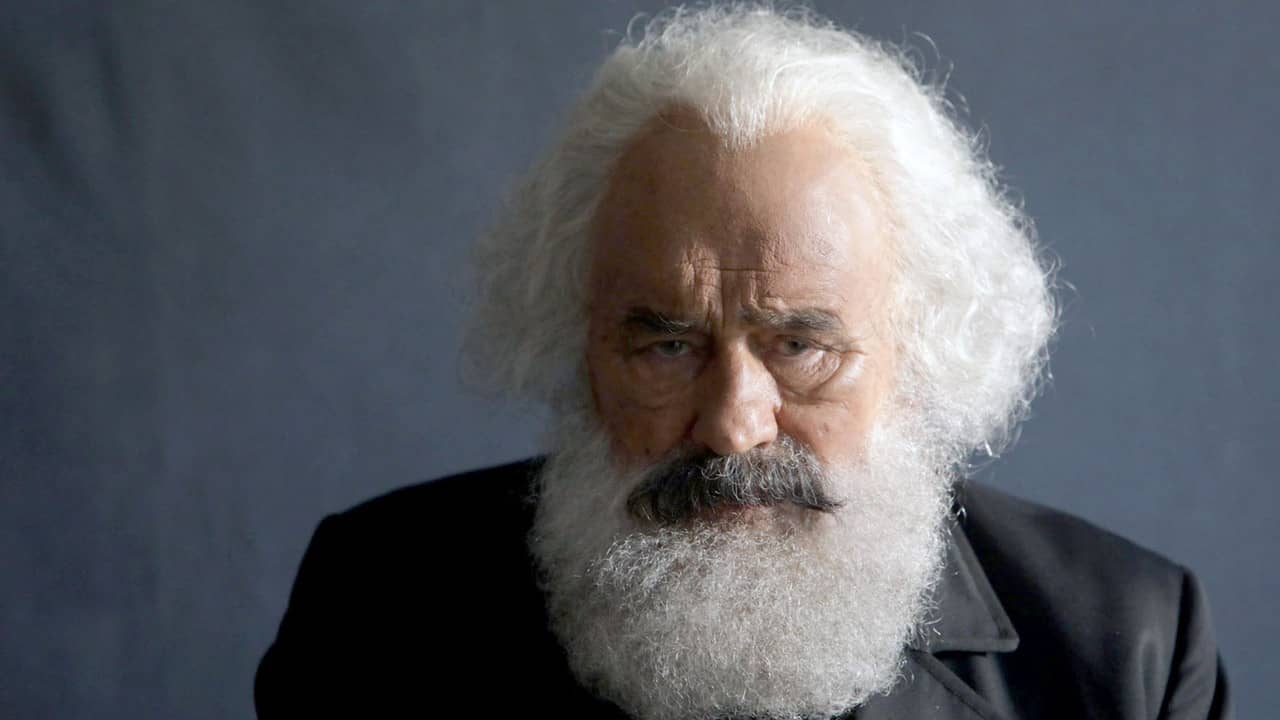 Karl Marx – Der deutsche Prophet backdrop