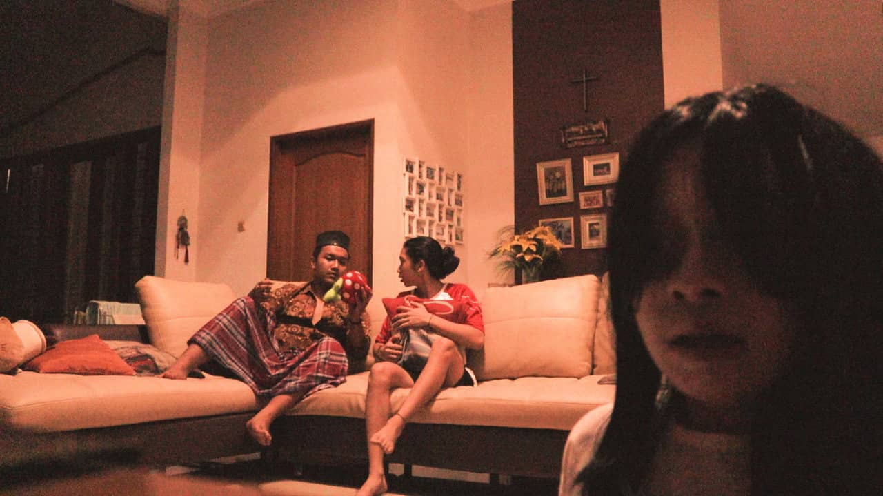 PENAMPAKAN MANUSIA PALING BAHAGIA: SEBUAH UJI NYALI DI RUMAH KELUARGA BAPAK BUDI (SPESIAL 1 JUTA SUBSCRIBERS) backdrop