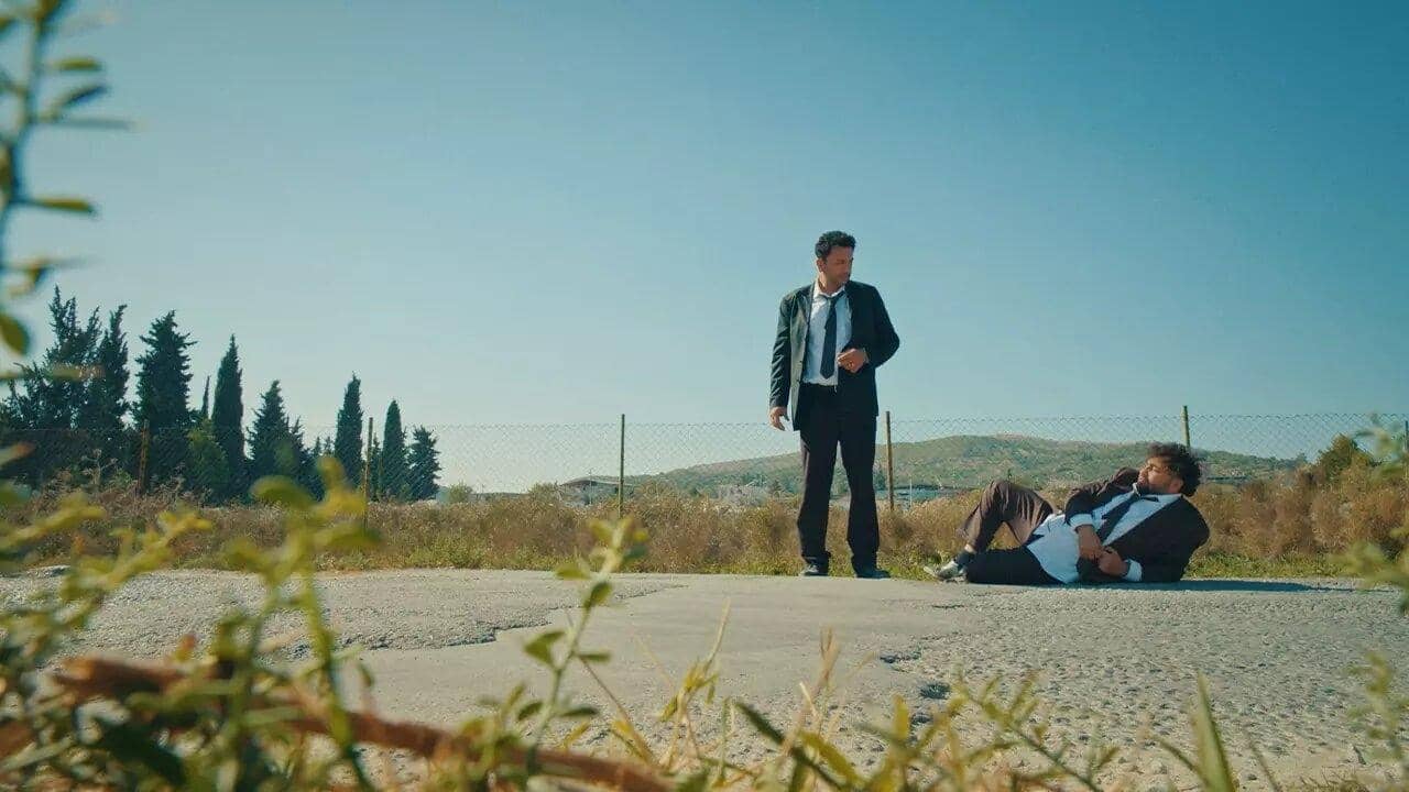 Altına Hücum backdrop