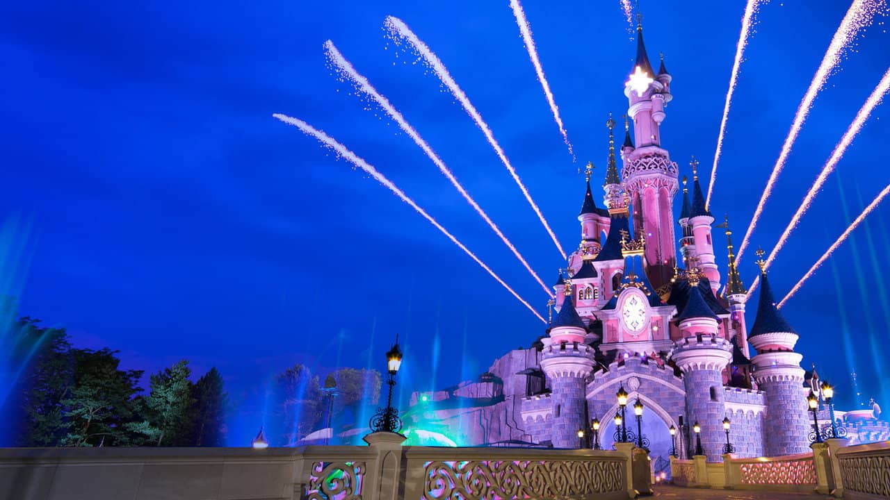 Disney Illuminations: Firework Show - Disneyland Paris backdrop