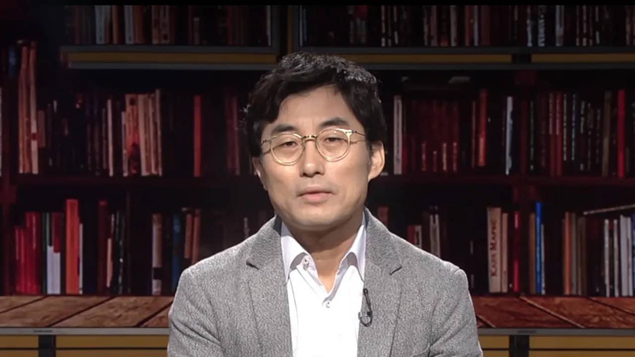 세상의 끝에서 읽는 한 권의 책 backdrop