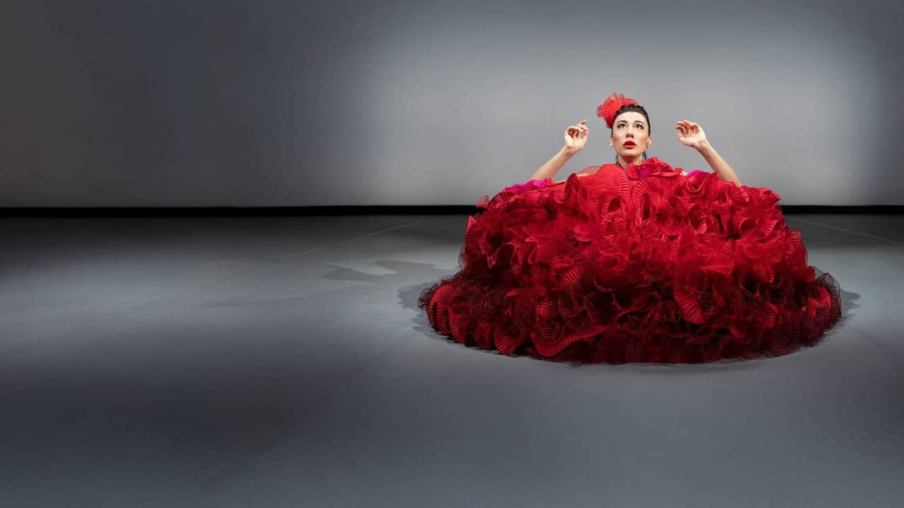 Virginia Raffaele - Samusà backdrop