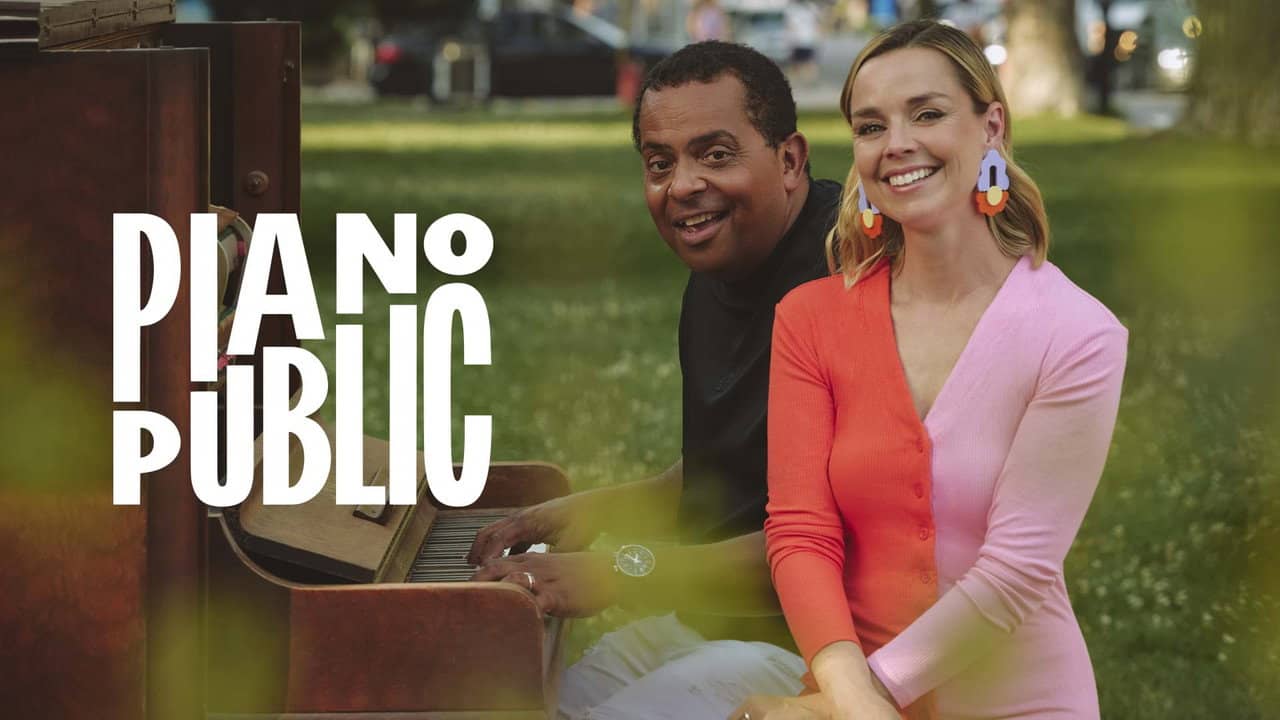 Piano public backdrop