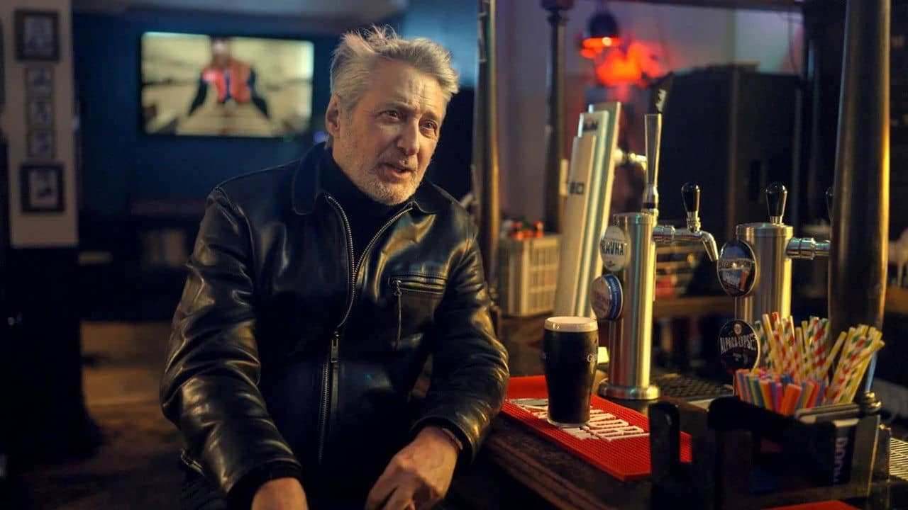 Antoine de Caunes : La vie rêvée d'un enfant du rock backdrop