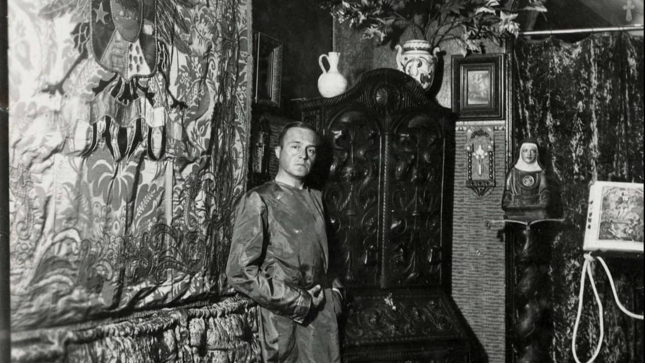 Álvaro Retana. Salir del armario de la historia backdrop