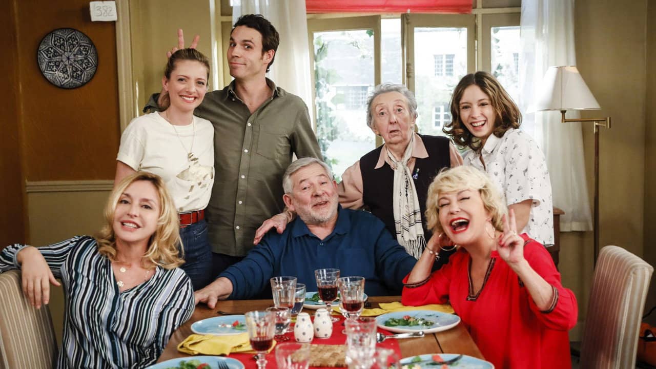 En Famille backdrop