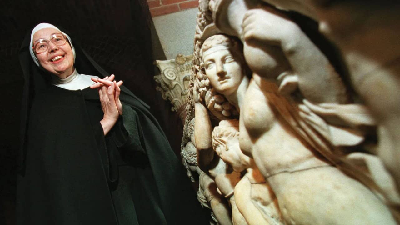 Sister Wendy's Odyssey backdrop